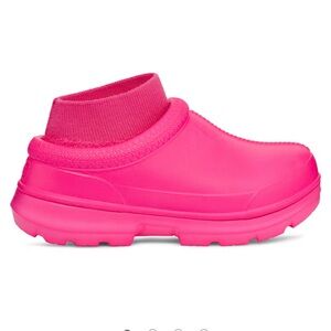 Women’s (or kids) Pink Slip-On Shoes, size 5